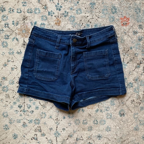 Universal Threads mid rise jean shorts - Picture 1 of 3